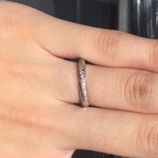 【エクセルコダイヤモンド(EXELCO DIAMOND)の口コミ】 年齢を重ねても着けることを考えて多少幅のあるリングを探しており、この…
