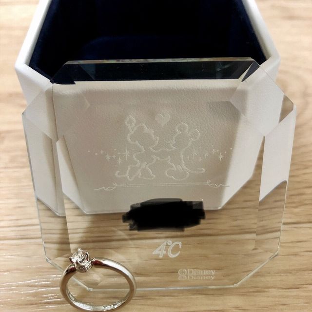 【4℃ BRIDAL(ヨンドシーブライダル)の口コミ】 彼女がディズニー好きだったことです。他のブランドや有名ブランドも悩み…