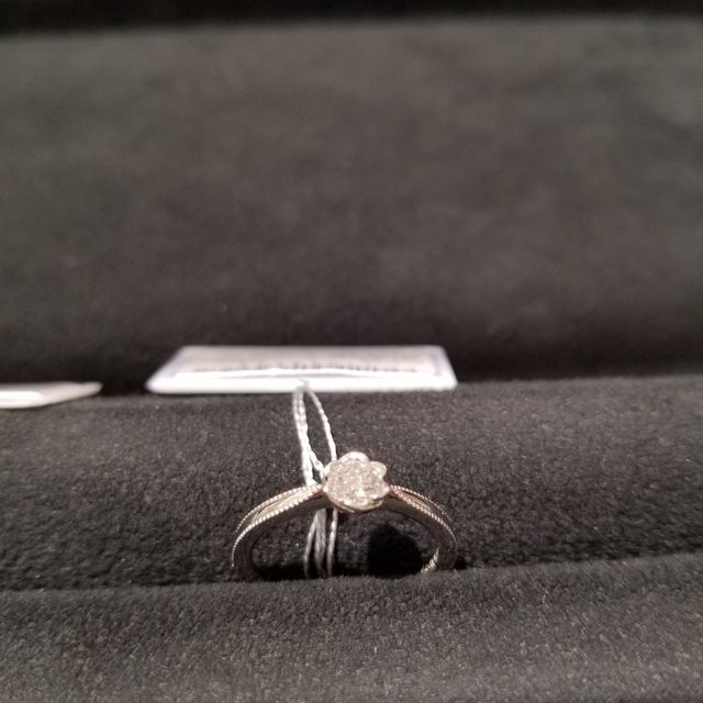 【TRECENTI(トレセンテ)の口コミ】 今回はダイヤのみの購入でリングは検討中だが、とても綺麗なダイヤがあり…