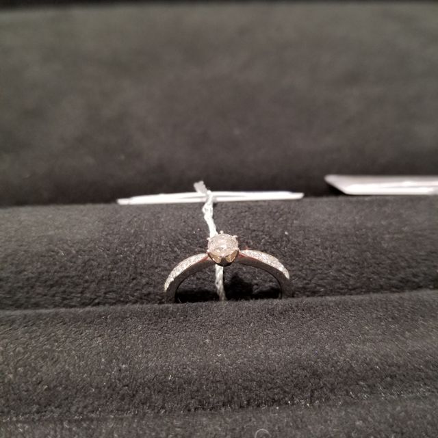 【TRECENTI(トレセンテ)の口コミ】 今回はダイヤのみの購入でリングは検討中だが、とても綺麗なダイヤがあり…