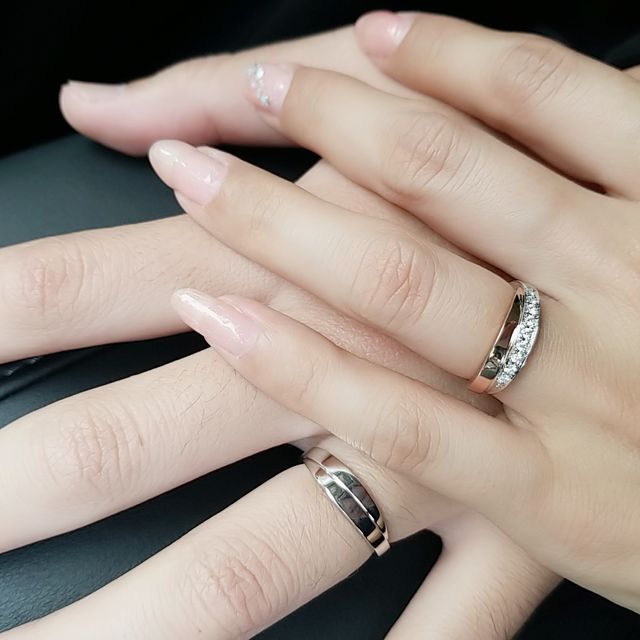 【アイプリモ(I-PRIMO)の口コミ】 オンラインでデザインに一目惚れしました。
女性はピンクゴールドも入って…