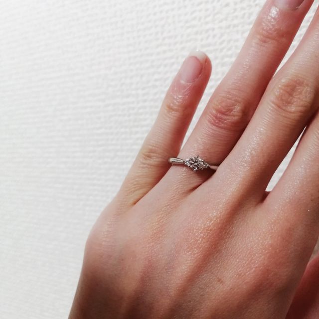 【アイプリモ(I-PRIMO)の口コミ】 横から見たときもダイヤの輝きが見えるような作りになっていて、それほど…