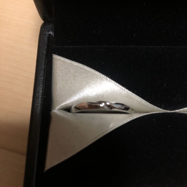 【エクセルコダイヤモンド(EXELCO DIAMOND)の口コミ】 デザインがシンプルで仕事中でも着用ができそうな点が決め手でした！
また…