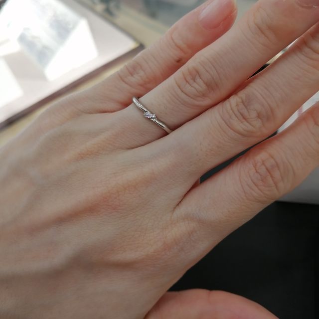 【TRECENTI(トレセンテ)の口コミ】 指輪のサイズ感がよく、0.5号単位で変更できます。
平打リングですが角が…