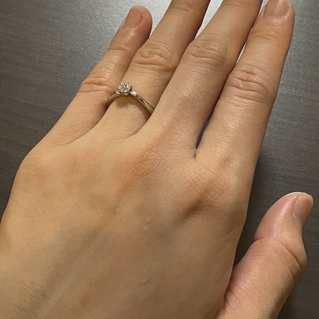 【エクセルコダイヤモンド(EXELCO DIAMOND)の口コミ】 一番の決め手はダイヤの輝きが段違いだったからです。人生で初めて婚約指…