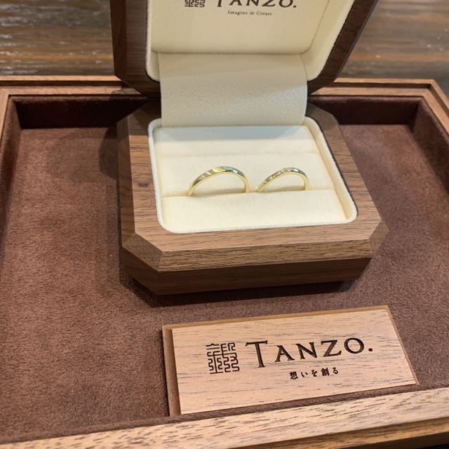 【TANZO.(鍛造指輪)の口コミ】 ゴールドの結婚指輪を探していました。
グリーンゴールドに決めました。エ…