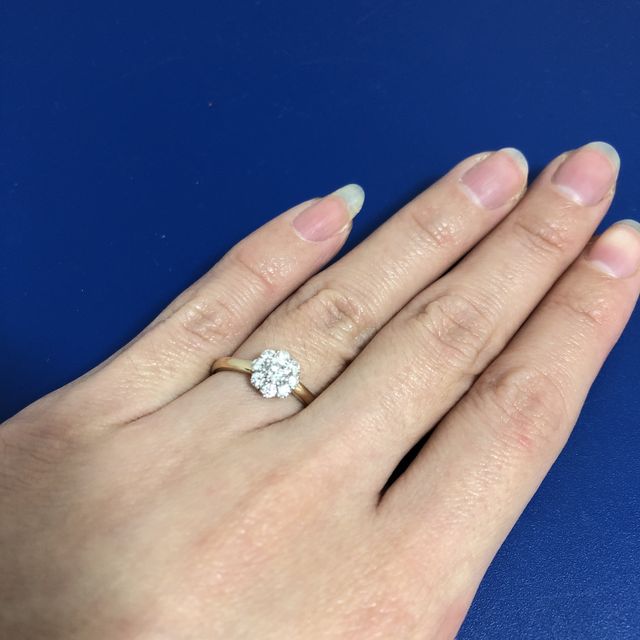 【RosettE(ロゼット)の口コミ】 ダイヤモンドが大きく見えるとりまきのデザインが気になっていたところ、…