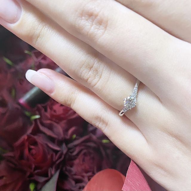 【アイプリモ(I-PRIMO)の口コミ】 アイプリモの「ケラーノ」を購入させていただきました。
真ん中のダイヤモ…