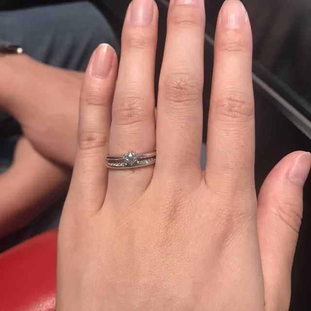 【銀座ダイヤモンドシライシの口コミ】 もともと上下片側にダイヤが埋め込まれてる他ブランドのリングに惹かれて…