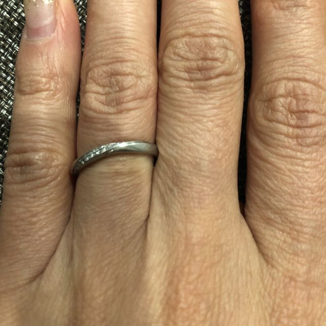 【4℃ BRIDAL(ヨンドシーブライダル)の口コミ】 当初ティファニーで購入しようと店舗を見に行ってましたがこちらの方がア…