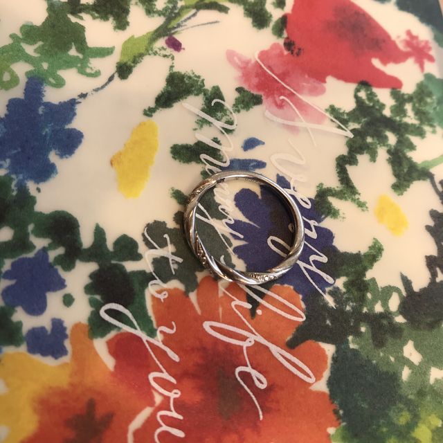 【銀座ダイヤモンドシライシの口コミ】 まず華奢な作りが気に入りました。手につけてみても、すっきりとした見た…