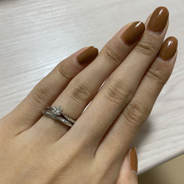 【アイプリモ(I-PRIMO)の口コミ】 婚約指輪をこのブランドで頂いたので、セットでつけても違和感なく、単体…