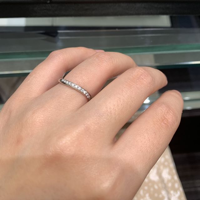 【ラザール ダイヤモンド(LAZARE DIAMOND)の口コミ】 ウェーブのライン加減がほどよく、着けた瞬間、着け心地のよさに驚きまし…