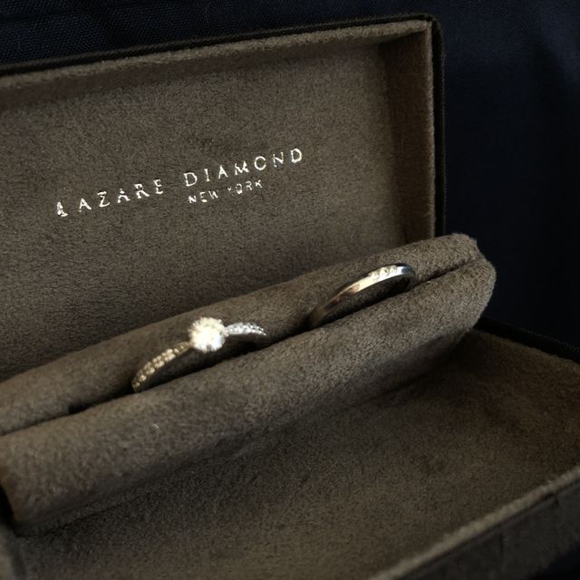 【ラザール ダイヤモンド(LAZARE DIAMOND)の口コミ】 シンプルで長くつけれるデザインに決めました。ダイヤモンドが動くとキラ…