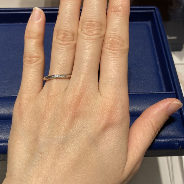 【銀座ダイヤモンドシライシの口コミ】 ストレート、石が3〜5石という条件をお伝えしたら出してくださいました。…