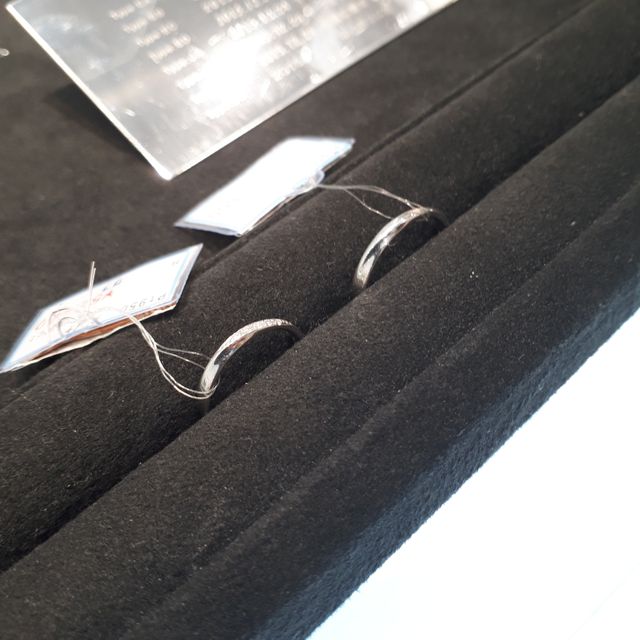 【GALA JEWELRY(ガラジュエリー)の口コミ】 専用サイトであらかじめ決めていたものと他にも幾つか試着させて頂きまし…