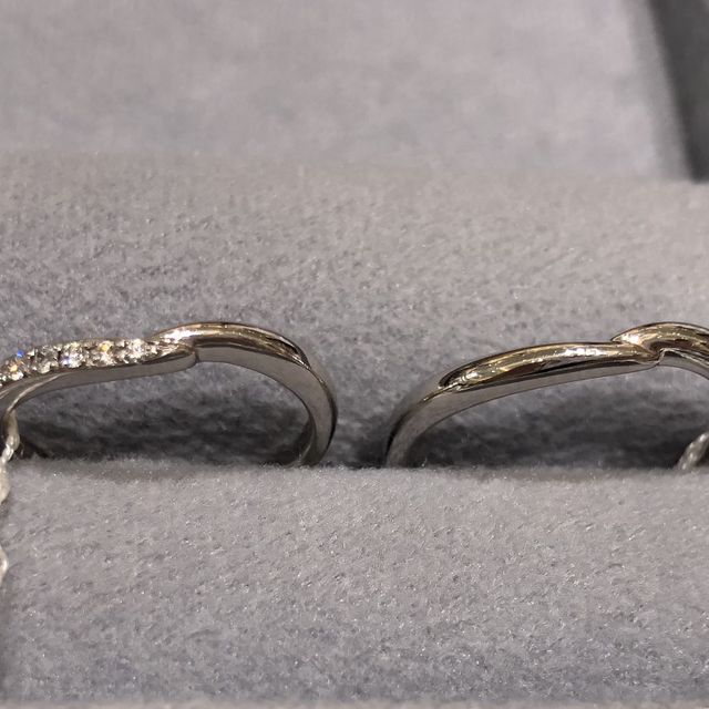 【ケイウノ ブライダル(K.UNO BRIDAL)の口コミ】 プラチナ ゆるいＶ字ラインのものを試着させていただきました。ゴールドの…