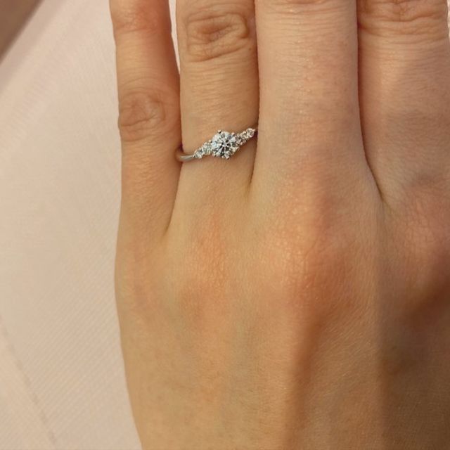 【ヴァンドーム青山(VENDOME AOYAMA)の口コミ】 メレダイヤありのストレートタイプ。
メレダイヤが程よい大きさがあり、一…