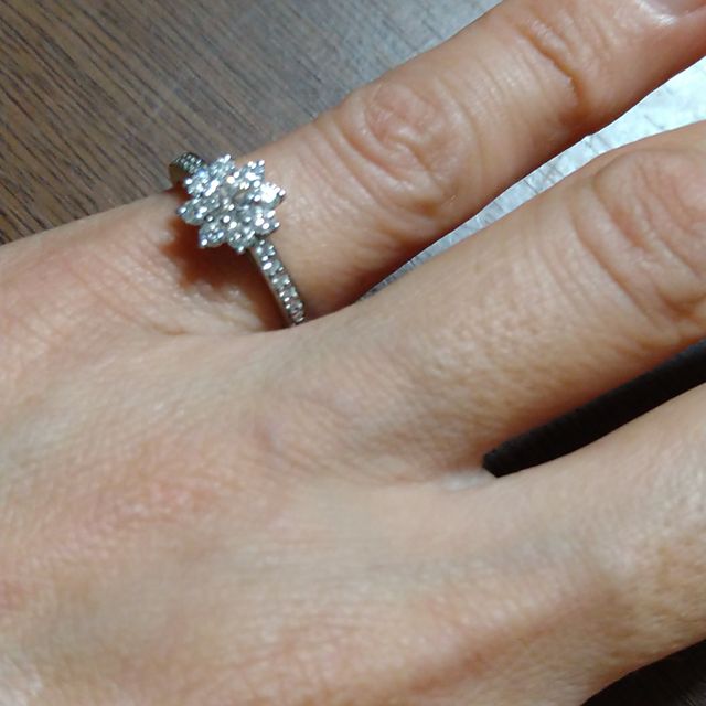 【ティファニー(Tiffany & Co.)の口コミ】 私は、高級ブランドの婚約指輪を買って欲しいと思っていました。主人と一…
