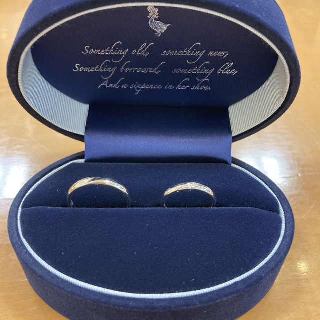 【Something Blue(サムシングブルー)の口コミ】 指輪のデザインがシンプルで、長年着けても飽きのこないところに惹かれま…