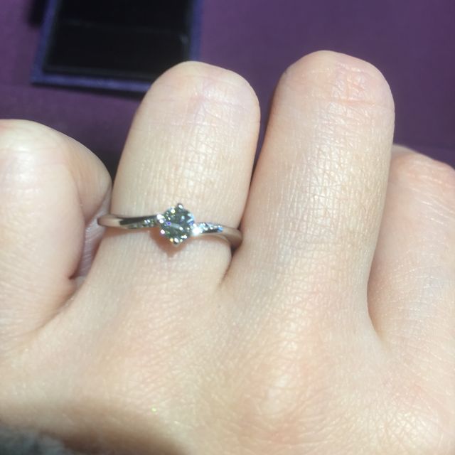 【俄(にわか)の口コミ】 婚約指輪は、プロポーズの時に渡されたもので、主人が一粒ダイヤモンドで…