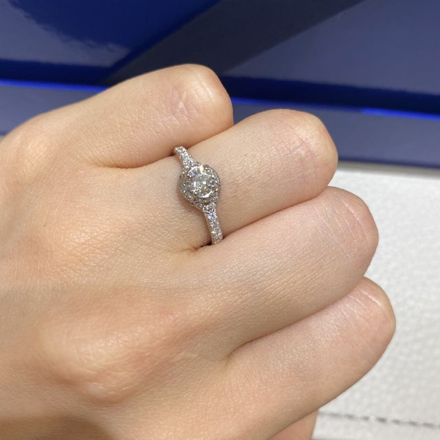 【ショーメ(CHAUMET)の口コミ】 あまりキラキラしすぎないので、普段使いしやすいことと、メインのダイヤ…