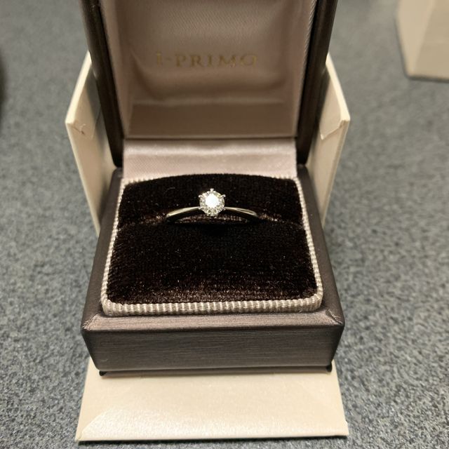【アイプリモ(I-PRIMO)の口コミ】 シンプルで、ダイヤモンドの品質がより伝わるところに惹かれました。高さ…