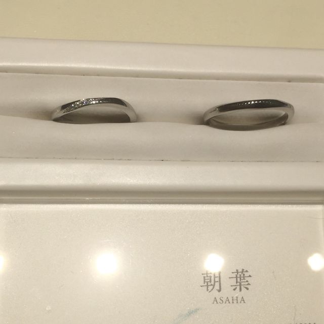 【俄(にわか)の口コミ】 婚約指輪とセットで着けられるデザインだったため、こちらを購入しました…