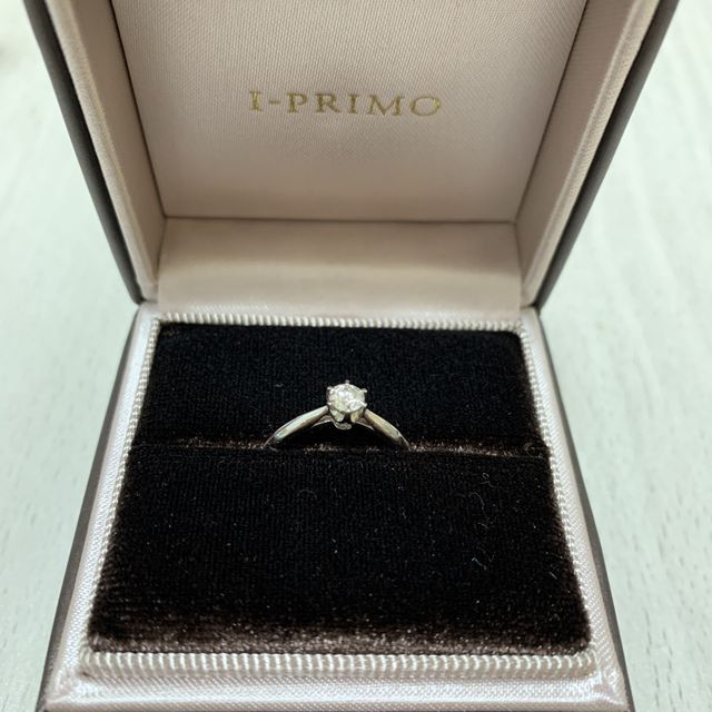【アイプリモ(I-PRIMO)の口コミ】 とても綺麗で美しいです。ダイヤを包み込むようなデザインで惹かれました…
