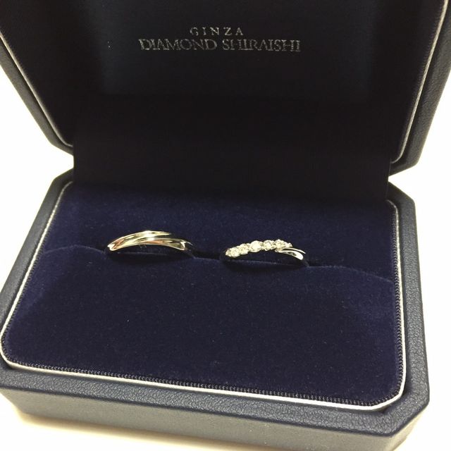 【銀座ダイヤモンドシライシの口コミ】 女性物はダイヤモンドをちりばめた豪華なデザイン、それでもスタイリッシ…