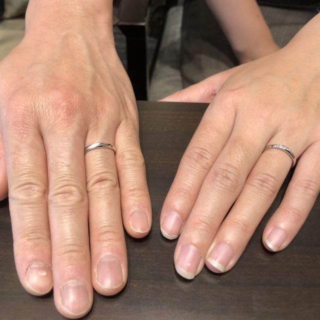 【CAFERING(カフェリング)の口コミ】 着けやすさを重視しました。CAFERINGは指にすっと馴染み、夫もつけやすい…