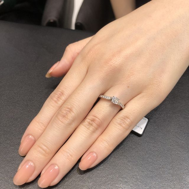 【ラザール ダイヤモンド(LAZARE DIAMOND)の口コミ】 薔薇が好きなので、オールドローズと呼ばれるバラの原種の「モエシー」と…