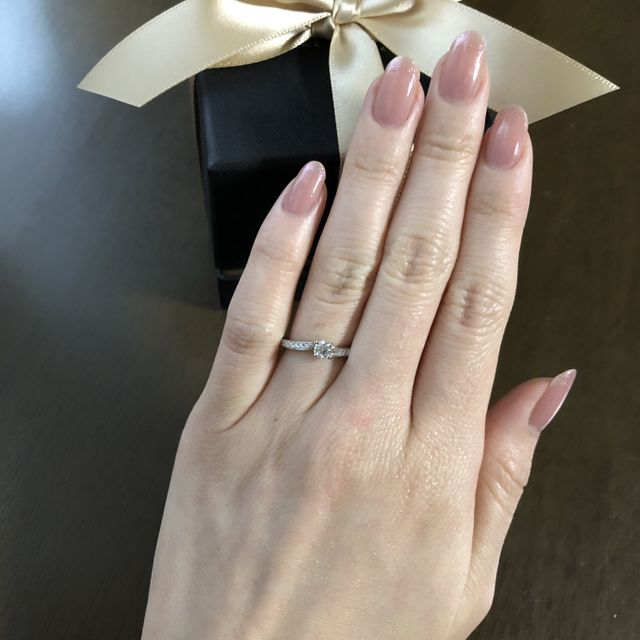 【ラザール ダイヤモンド(LAZARE DIAMOND)の口コミ】 薔薇が好きなので、オールドローズと呼ばれるバラの原種の「モエシー」と…