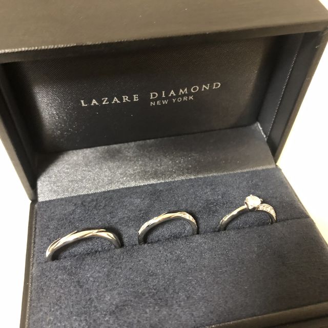 【ラザール ダイヤモンド(LAZARE DIAMOND)の口コミ】 他のお店も2軒回りましたが、あまりパッとせず。3軒目でこの指輪に一目惚…
