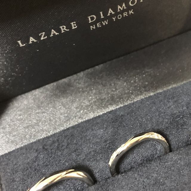 【ラザール ダイヤモンド(LAZARE DIAMOND)の口コミ】 婚約指輪と結婚指輪の重ね付けがしたくて、婚約指輪との相性がバッチリだ…