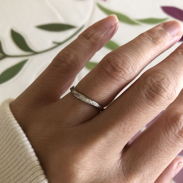 【Mariage ent(マリアージュエント)の口コミ】 ねじれのデザインが良かったのですが、とてもシンプルなのに可愛くて気に…