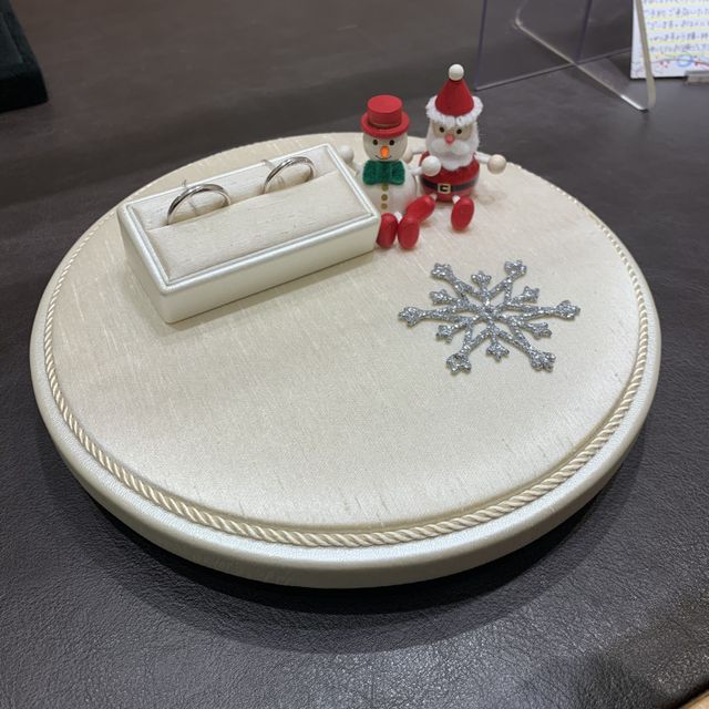 【TRECENTI(トレセンテ)の口コミ】 ゴールドのデザインを探していて、たくさん指輪の試着もできました。デザ…