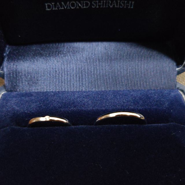 【銀座ダイヤモンドシライシの口コミ】 プラチナ以外も少し迷いましたが、やはりずっとつけ続けるものなのでシン…
