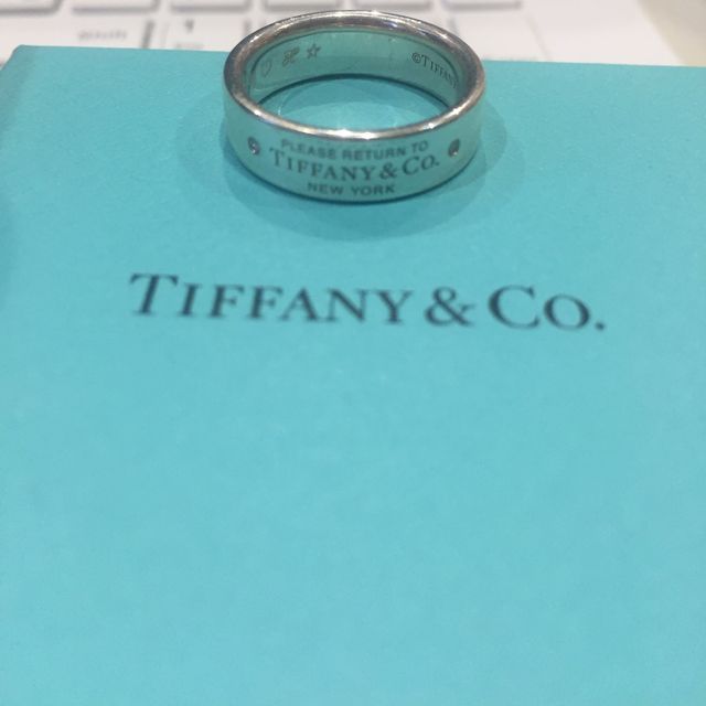 【ティファニー(Tiffany & Co.)の口コミ】 仕事柄、常に指輪をつける事ができないため、ペアの結婚指輪ではなくお互…