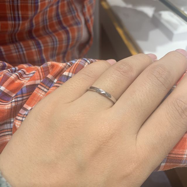 【銀座ダイヤモンドシライシの口コミ】 デザインや、2人の好きな石を入れたりできるところ。
周りと、全く同じに…