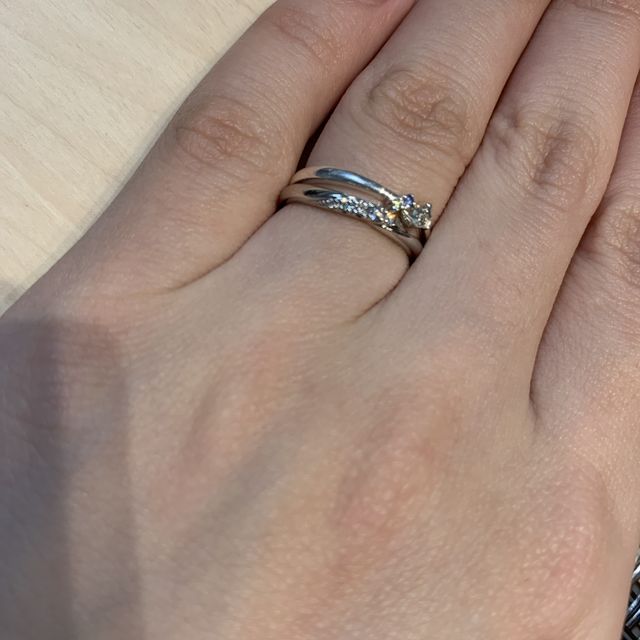 【エクセルコダイヤモンド(EXELCO DIAMOND)の口コミ】 いろんなデザインのものを旦那さんと２人で、
候補を出していただきながら…