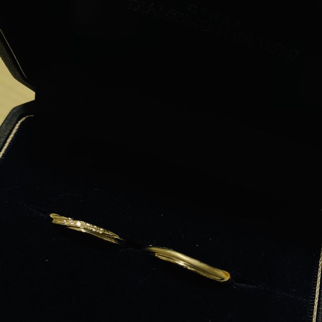 【銀座ダイヤモンドシライシの口コミ】 どうしても二人で同じデザインが良かったので、いろんなお店を回り、試着…