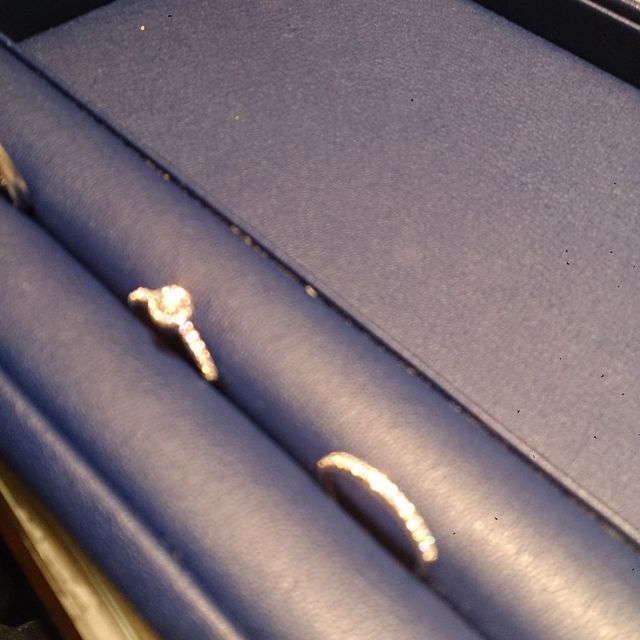 【銀座ダイヤモンドシライシの口コミ】 私はずっと婚約指輪と重ね付けをしたかったのでたくさんいろいろなブラン…