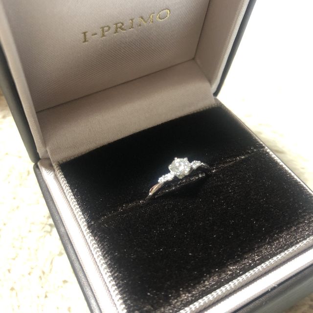 【アイプリモ(I-PRIMO)の口コミ】 デザインが良かったから。婚約相手がこれがわたしの手や指に合ってると言…