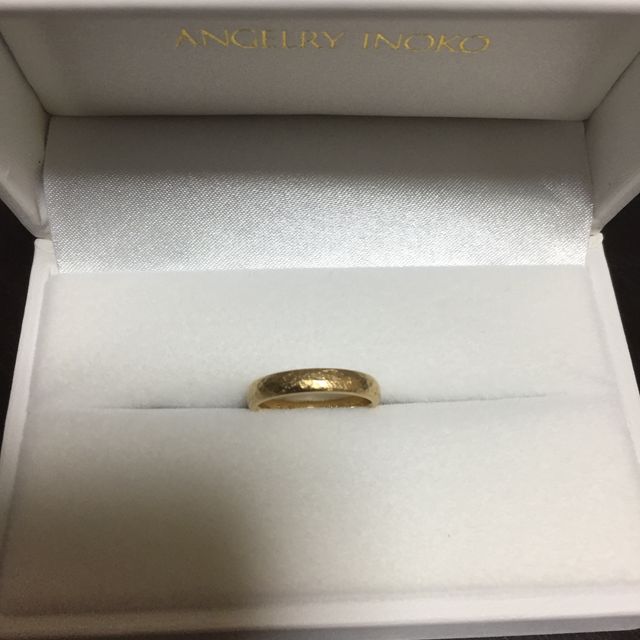 【ANGELRY INOKO(エンジェリーイノコ)の口コミ】 ゼクシィで見て一目惚れしました。
最初はプラチナの予定でしたが、店員さ…