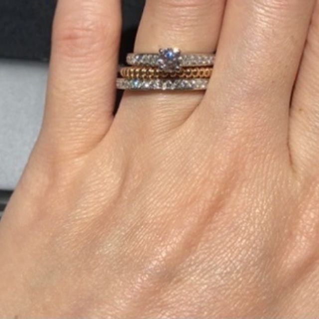 【ヴァン クリーフ＆アーペル(Van Cleef & Arpels)の口コミ】 結婚指輪としてピンクゴールドのペルレを購入検討していました。単品だと…
