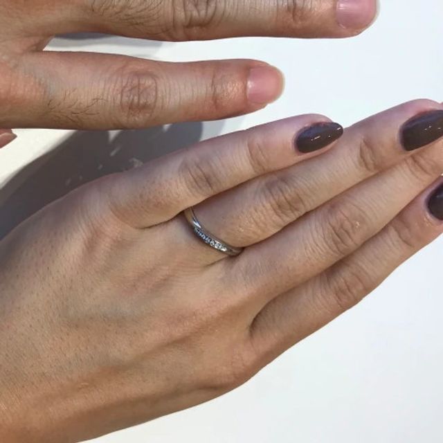 【BRILLIANCE+(ブリリアンスプラス)の口コミ】 シンプルなウェーブラインが上品な印象ですが、最初はもっとシンプルなリ…