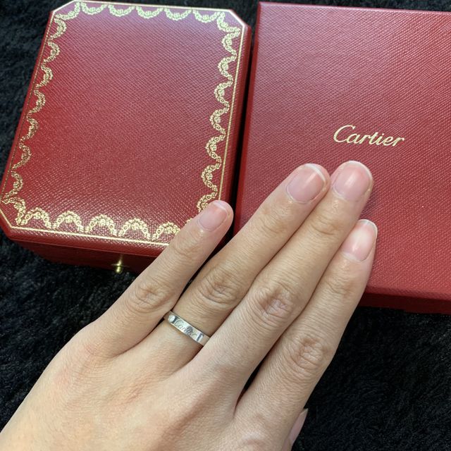 【カルティエ(Cartier)の口コミ】 既製品でプラチナ素材でなるべくシンプルなものがよくて探しました。ブラ…