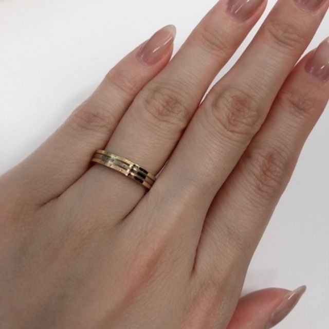 【カルティエ(Cartier)の口コミ】 シンプルで手に馴染みやすい色ですが
程よくボリュームもあり、重厚感を感…