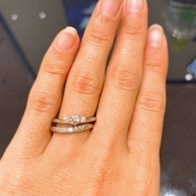 【ROYAL ASSCHER(ロイヤル・アッシャー)の口コミ】 ヨーロピアンカットでダイヤの輝きがとても素敵な所や、つけた時のフィッ…